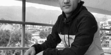 Kamyonete çarpan motosikletin sürücüsü öldü