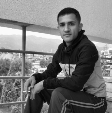 Kamyonete çarpan motosikletin sürücüsü öldü