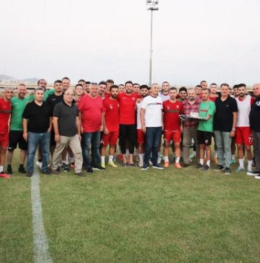 Karşıyakada 21 oyuncu gitti