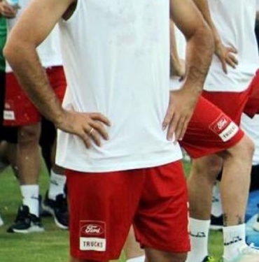 Karşıyakada Emre kalacak