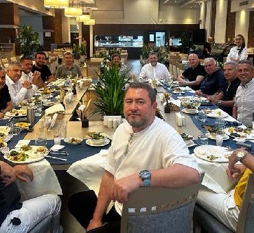 Karşıyakada yönetim şekilleniyor