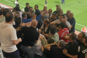 Kasımpaşa-MKE Ankaragücü maçının ardından protokol tribünü karıştı