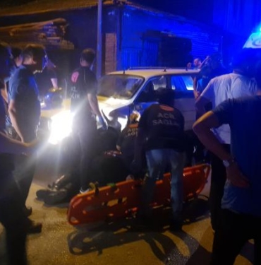 Kavga ihbarına giden motosikletli polis ekibi otomobille çarpıştı 2 polis yaralı