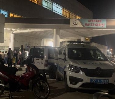 Kavgayı ayırırken öldürüldü yakınları hastanede olay çıkarınca acil serviste hizmet durdu