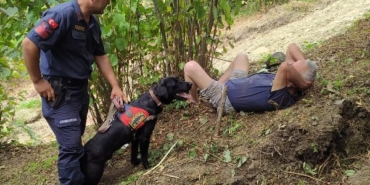 Kayıp alzheimer hastasını 30 saat sonra 'Damper' buldu 10 Kayıp alzheimer hastasını 30 saat sonra Damper buldu