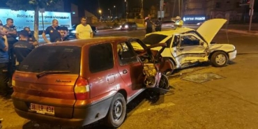 Kayseride iki otomobil çarpıştı 5 yaralı