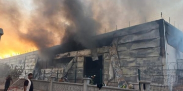 Kayseri'de mobilya fabrikasındaki yangın 2 saatte kontrol altına alındı 34 Kayseride mobilya fabrikasındaki yangın 2 saatte kontrol altına alındı