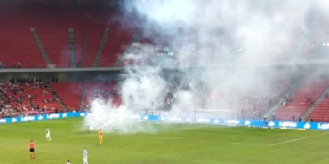 KF Tirana - Beşiktaş maçı yaşanan tribün olayları nedeniyle 15 dakika geç başladı