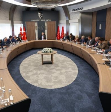 Kılıçdaroğlu, partisinin Ankara İl Başkanı Akıllı ile ilçe başkanlarını kabul etti