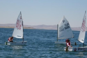 Kırşehirde Optimist Yelken Yarışlarının startı verildi