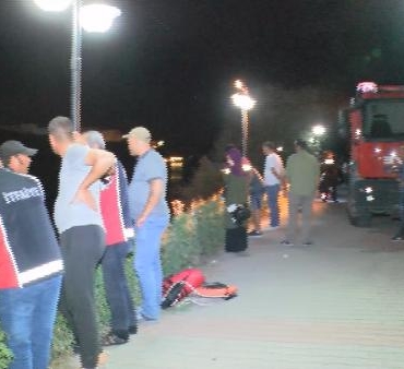 Kızılırmakta bot alabora oldu öğretmen kurtuldu çömlek ustası akıntıda kayboldu