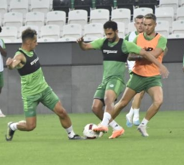 Konyaspor Teknik Direktörü Stanojevic Schneiderlin kendi isteğiyle takımdan ayrıldı