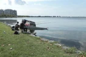 Küçükçekmece Gölünde kritik uyarıya rağmen balık tutanlar dikkat çekti