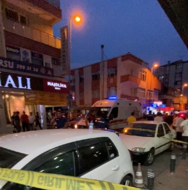 Küçükçekmecede iş yerine yapılan silahlı saldırıda 1 kişi hayatını kaybetti