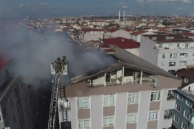 Küçükçekmecede kendisine alınan telefonu beğenmeyen adam evini yaktı iddiası