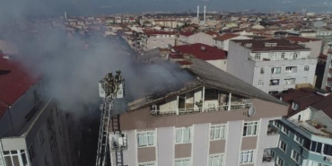 Küçükçekmecede kendisine alınan telefonu beğenmeyen adam evini yaktı iddiası