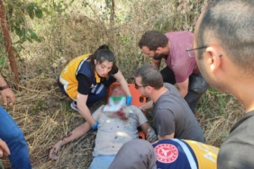 Kum yüklü kamyon ile mermer blok taşıyan TIR çarpıştı şoförler yaralandı