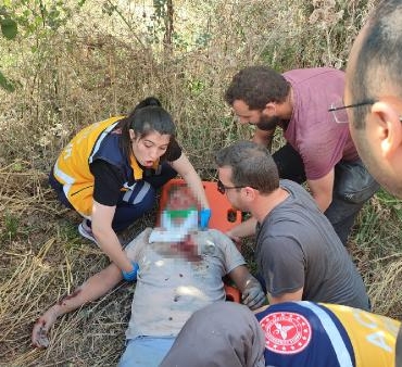 Kum yüklü kamyon ile mermer blok taşıyan TIR çarpıştı şoförler yaralandı