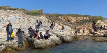 Kuşadası'nda 30 kaçak göçmen kurtarıldı 2 Kuşadasında 30 kaçak göçmen kurtarıldı