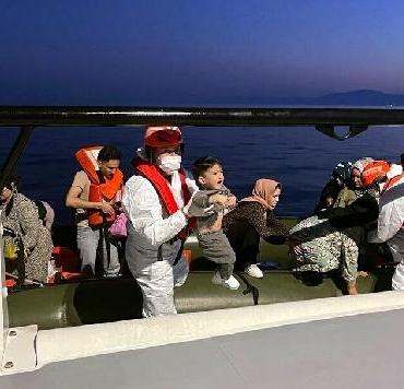 Kuşadası'nda 38 kaçak göçmen yakalandı 9 Kuşadasında 38 kaçak göçmen yakalandı