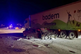 Lastik değişimi sırasında zincirleme kaza 2 ölü 9 yaralı