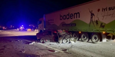 Lastik değişimi sırasında zincirleme kaza: 2 ölü, 9 yaralı 25 Lastik değişimi sırasında zincirleme kaza 2 ölü 9 yaralı