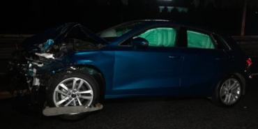 Maddi hasarlı kaza sonrası otomobilinden inen sürücüye arkadan gelen minibüs çarptı