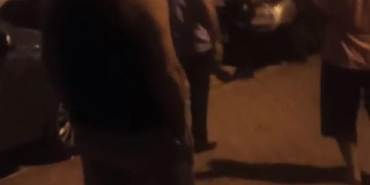 Mahallelinin şikayetiyle yakalanan kaçak göçmenler gözaltına alındı 15 Mahallelinin şikayetiyle yakalanan kaçak göçmenler gözaltına alındı