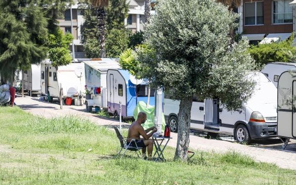 Mahalleliyi isyan ettiren karavan park karavan galeriye döndü