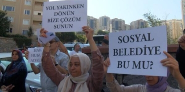 Maltepe'de 'Depreme dayanıksız' sitenin sakinlerinden protesto 12 Maltepede Depreme dayanıksız sitenin sakinlerinden protesto