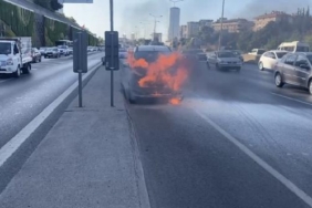 Maltepede hafif ticari araçta yangın