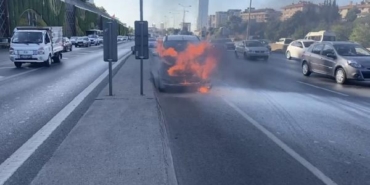 Maltepede hafif ticari araçta yangın