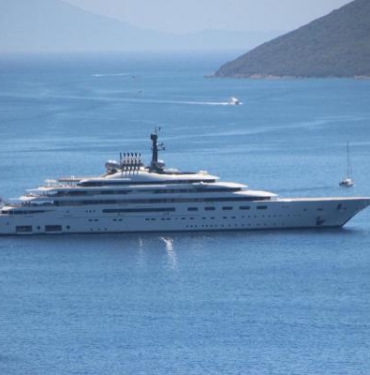 Manchester Citynin sahibi Şeyh Mansurun yatı Bodrumda