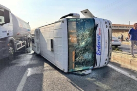 Manisada işçi servis midibüsü devrildi 25 yaralı