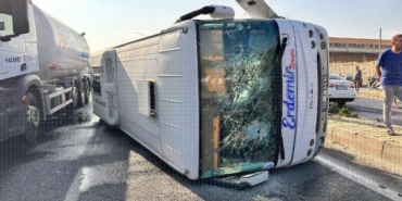 Manisada işçi servis midibüsü devrildi 25 yaralı