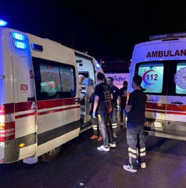 Manisada yolcu otobüsü ile TIR çarpıştı 3 yaralı