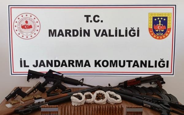 Mardin’de iki evde silah ve fişek ele geçirildi 1 Mardinde iki evde silah ve fişek ele geçirildi