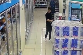 Marketteki dolaptan 7 bin 500 lira değerinde 30 taşınabilir hard disk çaldı