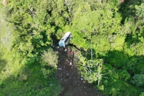 Meksika’da yolcu otobüsü uçuruma yuvarlandı: 18 ölü 9 Meksikada yolcu otobüsü uçuruma yuvarlandı 18 ölü