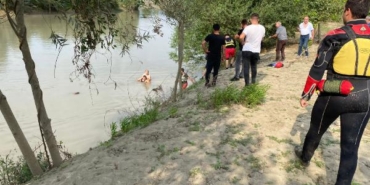 Melen Çayı'na düşen kişiyi rafting yapan sporcular kurtardı 8 Melen Çayına düşen kişiyi rafting yapan sporcular kurtardı