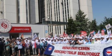 Memur-Senden bakanlık önünde eylem