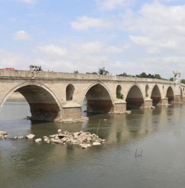Meriç Nehrinin debisi düşünce tarihi köprünün ayakları ortaya çıktı