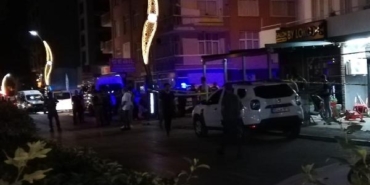 Mersin'de cadde üzerinde tüfek, bıçak ve sopalı kavga: 1 ölü, 12 yaralı 32 Mersinde cadde üzerinde tüfek bıçak ve sopalı kavga 1 ölü 12 yaralı