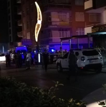 Mersinde cadde üzerinde tüfek bıçak ve sopalı kavga 1 ölü 12 yaralı
