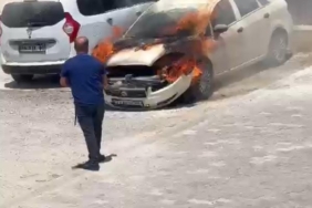 Mersinde park halindeki otomobil yandı