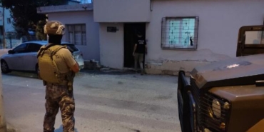 Mersin’de uyuşturucu satıcılarına şafak operasyonu 12 Mersinde uyuşturucu satıcılarına şafak operasyonu