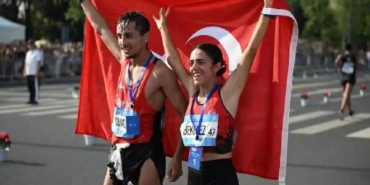 Milli atletler, Dünya Üniversiteler Şampiyonası’nda 4 altın madalya kazandı 9 Milli atletler Dünya Üniversiteler Şampiyonasında 4 altın madalya kazandı