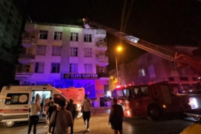 Mobilya mağazasının bodrum katındaki yangın korkuttu 20 kişi dumandan etkilendi