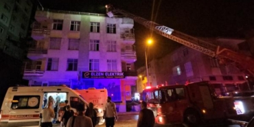 Mobilya mağazasının bodrum katındaki yangın korkuttu; 20 kişi dumandan etkilendi 21 Mobilya mağazasının bodrum katındaki yangın korkuttu 20 kişi dumandan etkilendi