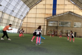 Mor Menekşeler futboldan sonra kriket sporunda da Türkiye ikincisi oldu